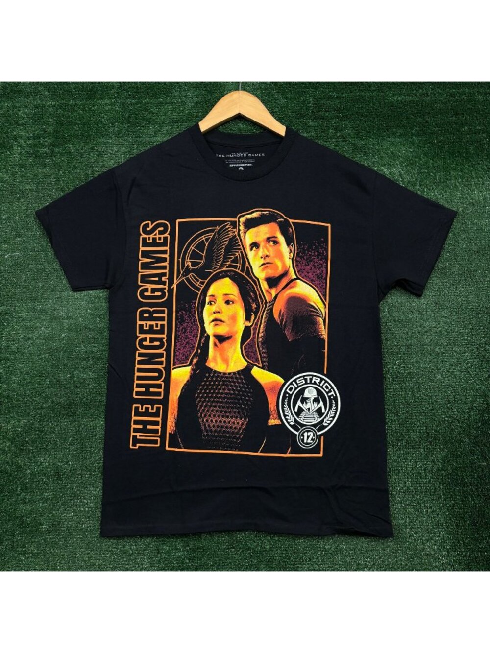 The Hunger Games Peeta and Katniss T-Shirt Size Medium